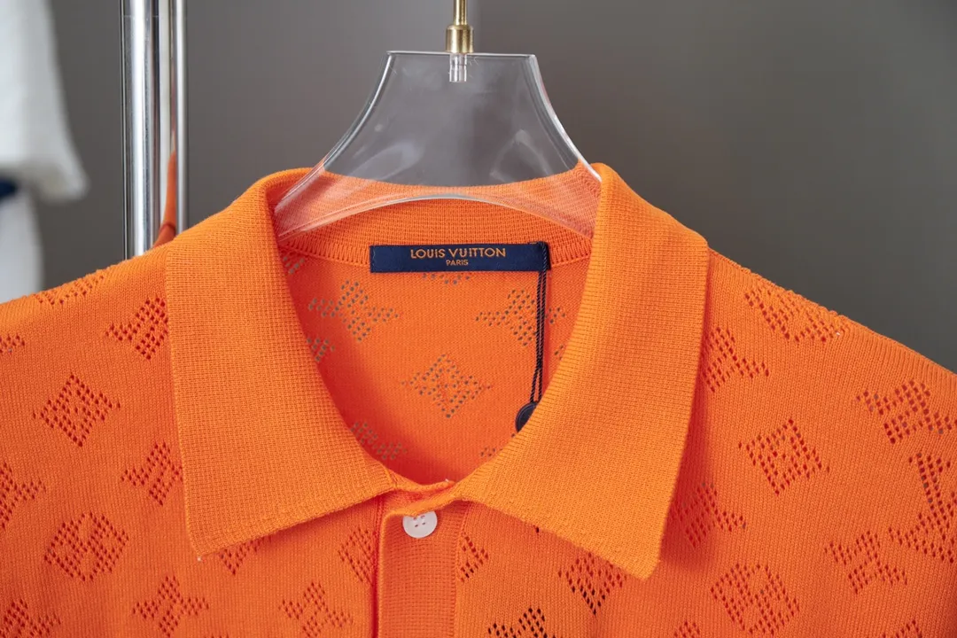 🅿️240 high-quality LV Louis 2025 spring and summer new, hollow jacquard knitted cardigan, the fabric is made of 150D/48F polyester special-shaped optical long fiber thread ➕40 count double-ply ring-spun pure cotton yarn, woven with a 24-needle cylindrical jacquard loom imported from Italy, the upper body is more textured S M L XL